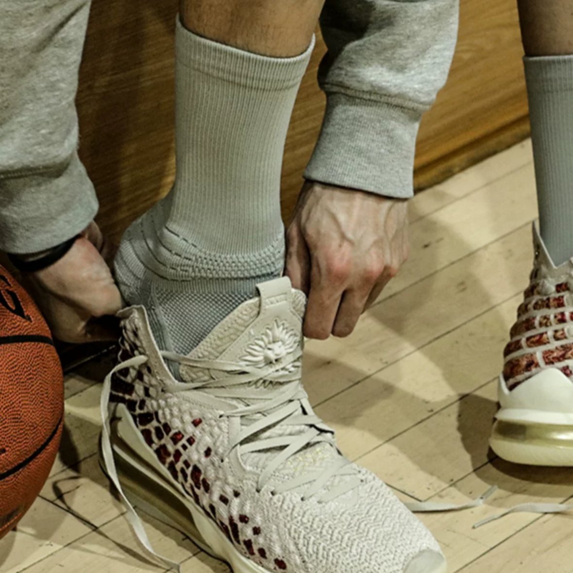 LANCEMAKER Men's Long Basketball Socks - Thickened Breathable Sweat-Absorbing Athletic Socks