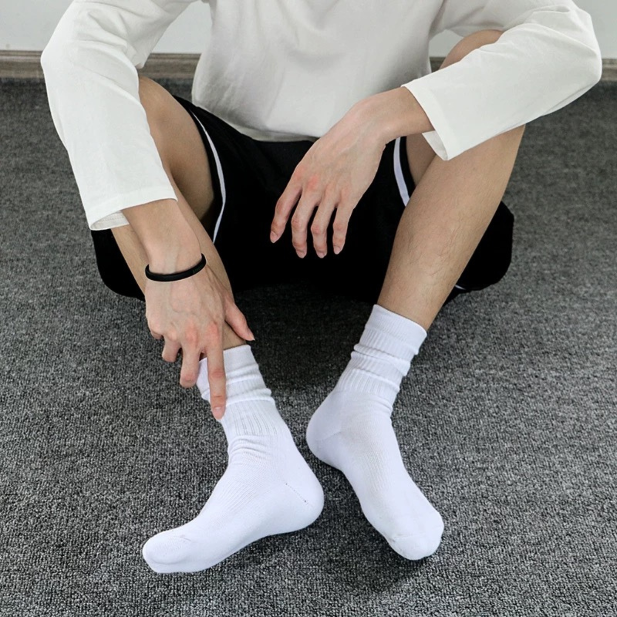 LANCEMAKER Men’s and Women’s Mid-Calf Socks Thickened Sports Socks Solid Color